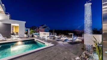 Outdoor pool, a heated pool