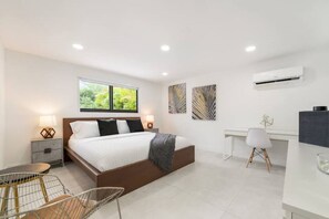 4 bedrooms, desk, iron/ironing board, travel crib