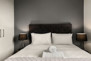 Iron/ironing board, free WiFi, bed sheets - Easy Stay - The Median (Johannesburg)