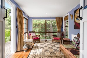 Smart TV, fireplace, DVD player, books