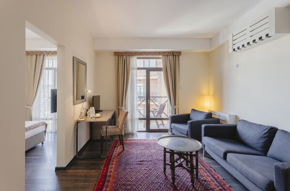 Junior Double Room | Minibar, in-room safe, individually furnished, desk - Abru (Tbilisi)