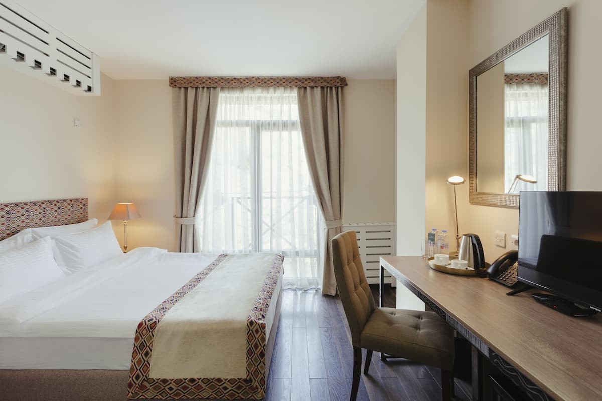 Minibar, in-room safe, individually furnished, desk