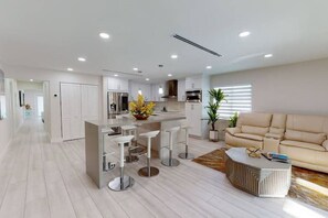 Interior - Central Miami Stay • Near Airport & Calle 8 / Pool (Miami)