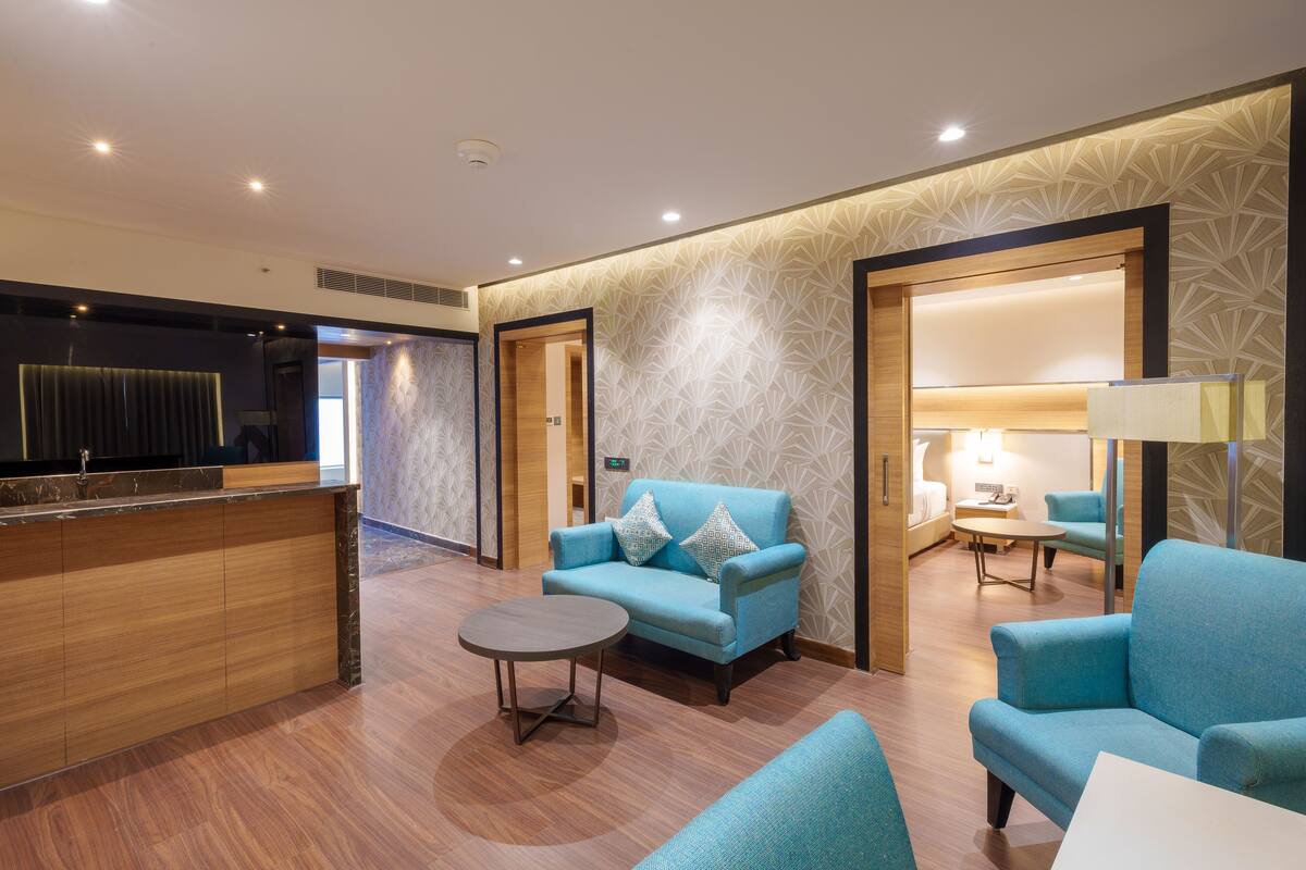 Suite – executive, 1 dobbeltseng | Memory foam-senger, minibar (inkludert), safe på rommet og skrivebord