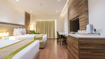 Executive Twin Room, Non Smoking | Memory-foam beds, free minibar, in-room safe, desk