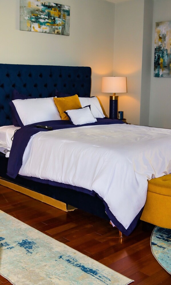 1 bedroom, free WiFi, bed sheets - Beautiful Condo (Chicago)