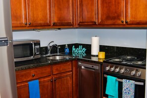 Fridge, microwave, oven, stovetop - Beautiful Condo (Chicago)