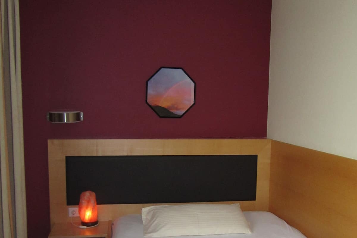 Chambre Simple Supérieure, balcon | Literie hypoallergénique, coffres-forts dans les chambres, bureau