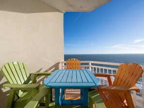Outdoor dining - Georgeous Luxury 3 Bedroom Oceanfront Condo with Truly Impressive Ocean Views! (Ocean City)