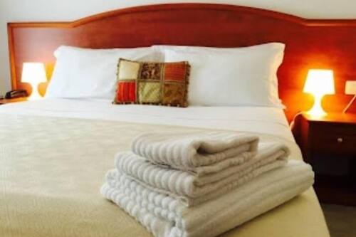 Chambre Double Confort, 1 lit double, non-fumeurs | Couette en duvet d'oie, coffres-forts dans les chambres, bureau
