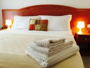 Comfort Double Room, 1 Double Bed, Non Smoking | Down comforters, in-room safe, desk, laptop workspace