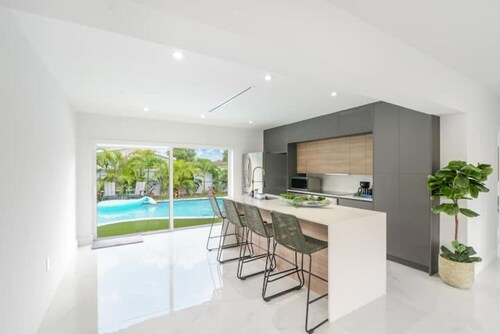 Miami Magic Retreat w/Pool/Sports/Playground/BBQ