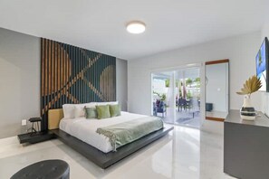 5 habitaciones, tabla de planchar con plancha, cuna de viaje y wifi 