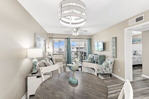 Living room - Plantation 2308 (Gulf Shores)