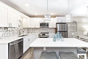 Signature Condo, 2 Bedrooms, Balcony, Partial Ocean View | Private kitchen | Fridge, microwave, oven, stovetop