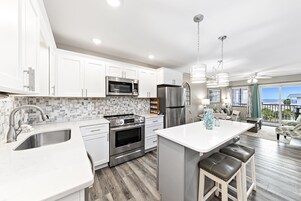 Signature Condo, 2 Bedrooms, Balcony, Partial Ocean View | Private kitchen | Fridge, microwave, oven, stovetop