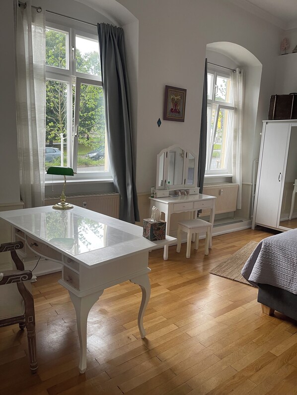 1 bedroom, in-room safe, iron/ironing board, free WiFi