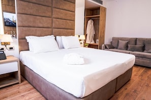 Kamar Double atau Twin Basic | Selimut bulu angsa, minibar, meja kerja, dan tempat tidur bayi gratis