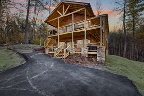 Exterior - Brand New 3 BR w/ Hot Tub, WiFi, Pool Table and Secluded--Free Dollywood Tickets (Sevierville)