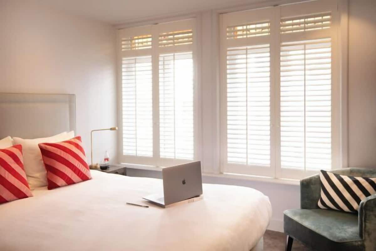1 Schlafzimmer, Schreibtisch, Verdunkelungsvorhänge