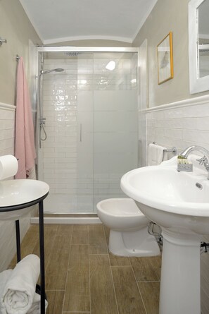 Apartamento, terraza | Mobiliario individual, wifi gratis, ropa de cama