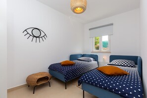 3 slaapkamers, een strijkplank/strijkijzer, wifi, beddengoed