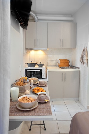 Refrigerador, horno, placa de cocina, cafetera/tetera
