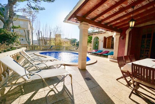 VILLA MUNAR I, Beautiful villa with swimmingpool ideal for families, quiet place