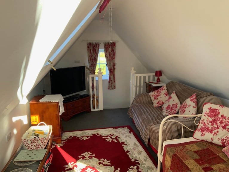 Cottage Attached To 400 Year Old Listed Farmhouse - West Sussex