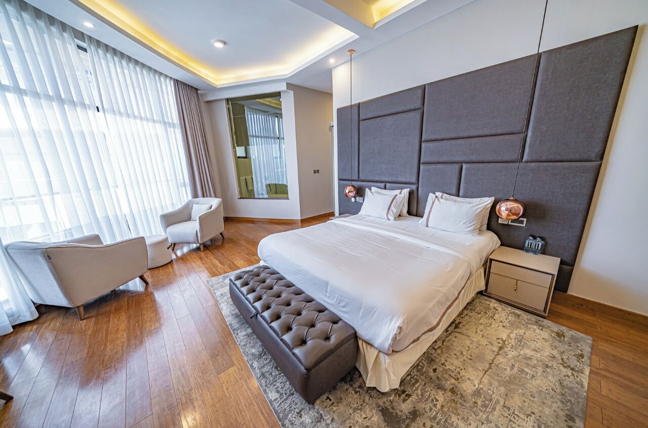 Suite Premium | Caja de seguridad en la habitación y cortinas blackout 