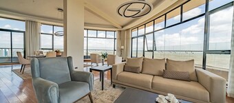 位于蒙巴萨路公园外的曲线