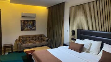 In-room safe, soundproofing, free WiFi