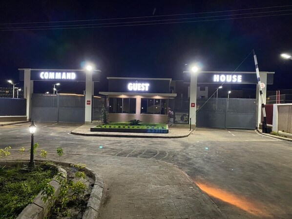 Entrada de la propiedad