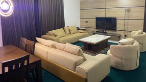 行政開放式套房 | 房內夾萬、隔音、免費 Wi-Fi