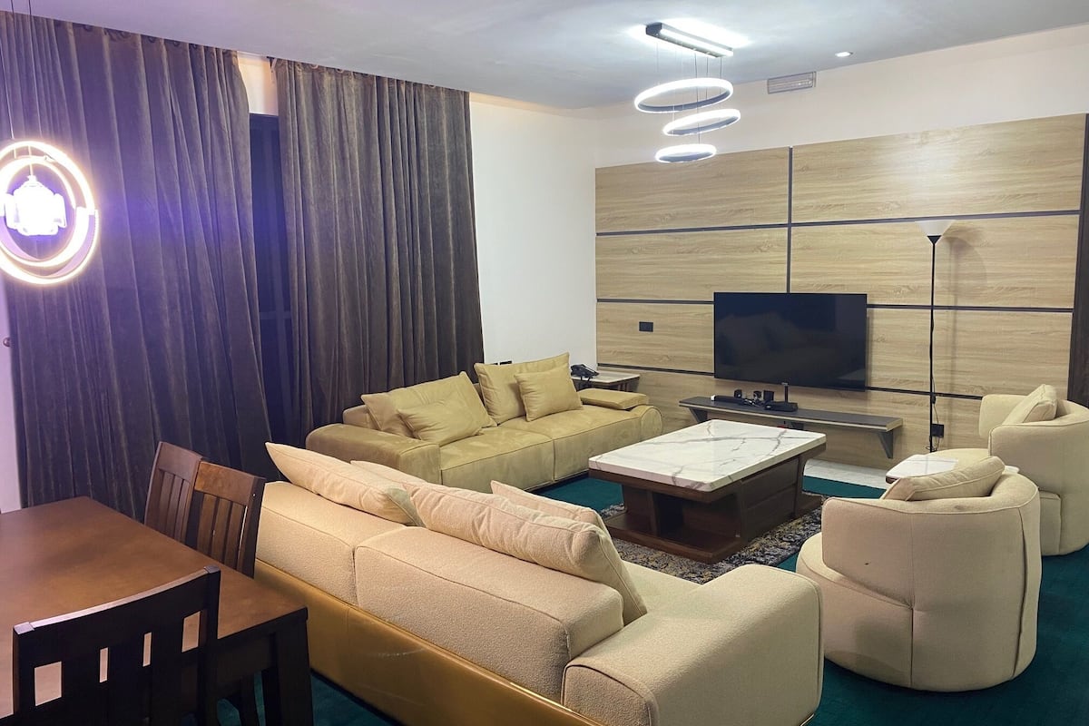 Suíte estúdio executiva | Cofres nos quartos, quartos à prova de som, Wi-Fi de cortesia