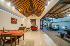 Villa Familiale, 2 chambres, vue ville | Coin séjour