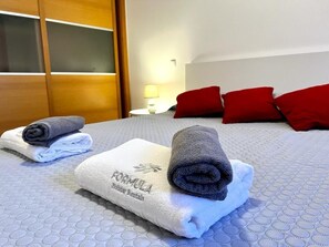 3 bedrooms, WiFi, bed sheets - Sea and Sun By FHR (Quarteira)