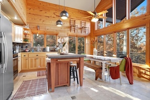 Fridge, microwave, oven, stovetop - Kindred Hollow - Lake & Mountain Views (Rogers)