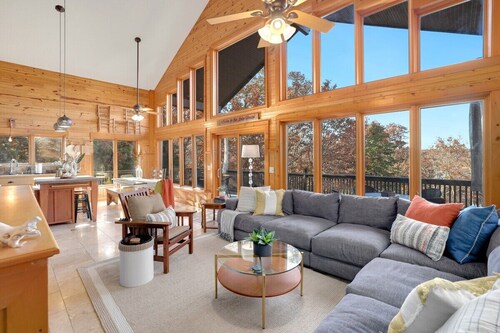 Kindred Hollow - Lake & Mountain Views