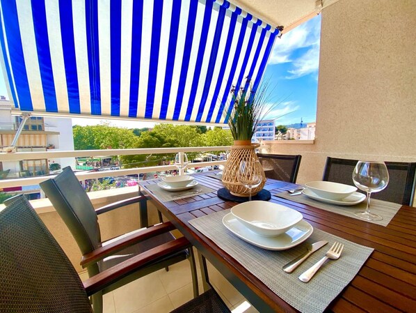 Outdoor dining - Vivir La Vida (Cala Ratjada)