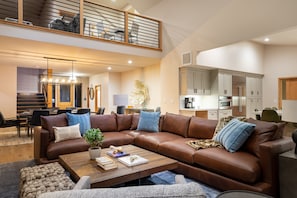 Fernseher, Kamin, Tischtennisplatte, Arbeitsbereiche