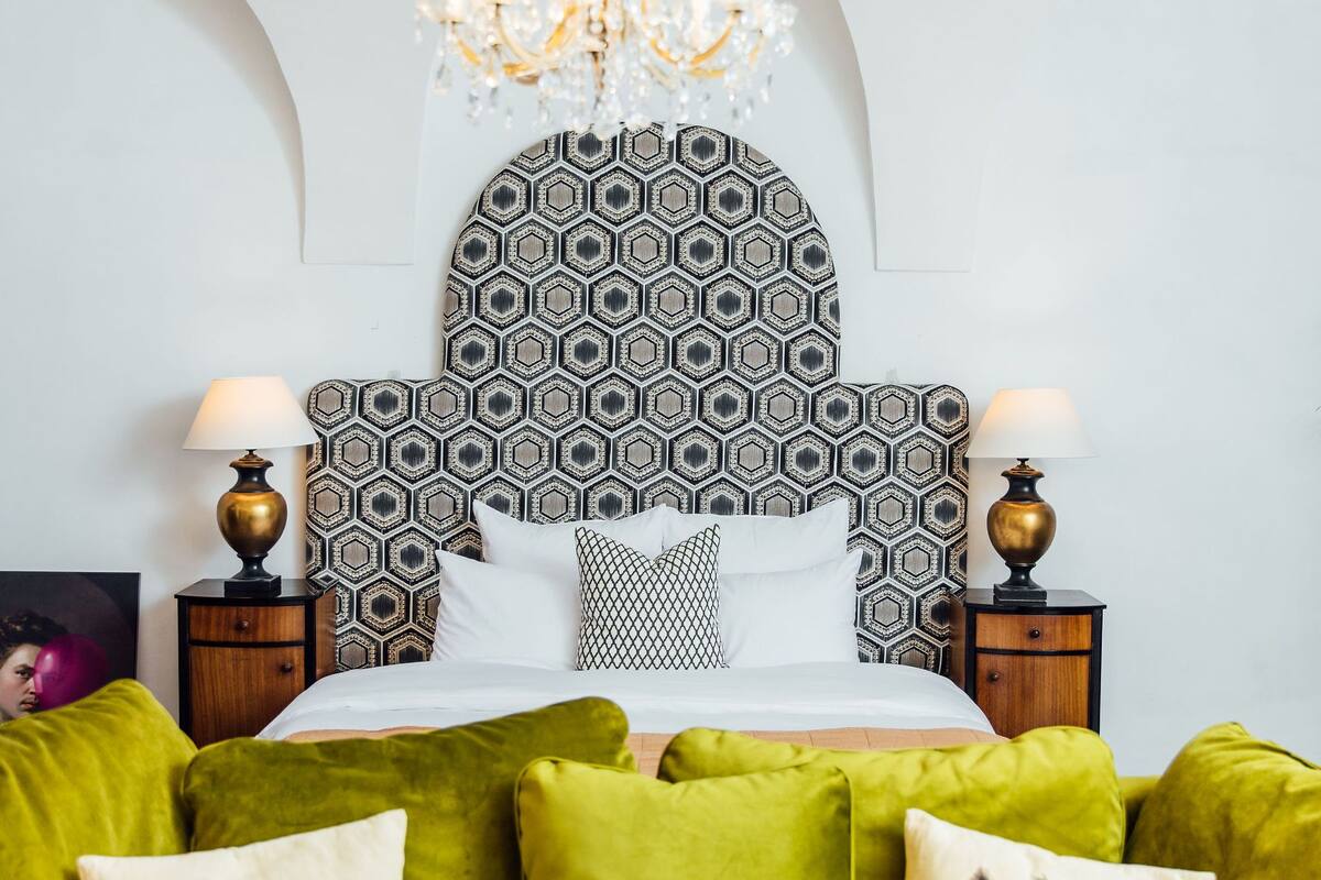 In-room safe, blackout curtains, soundproofing