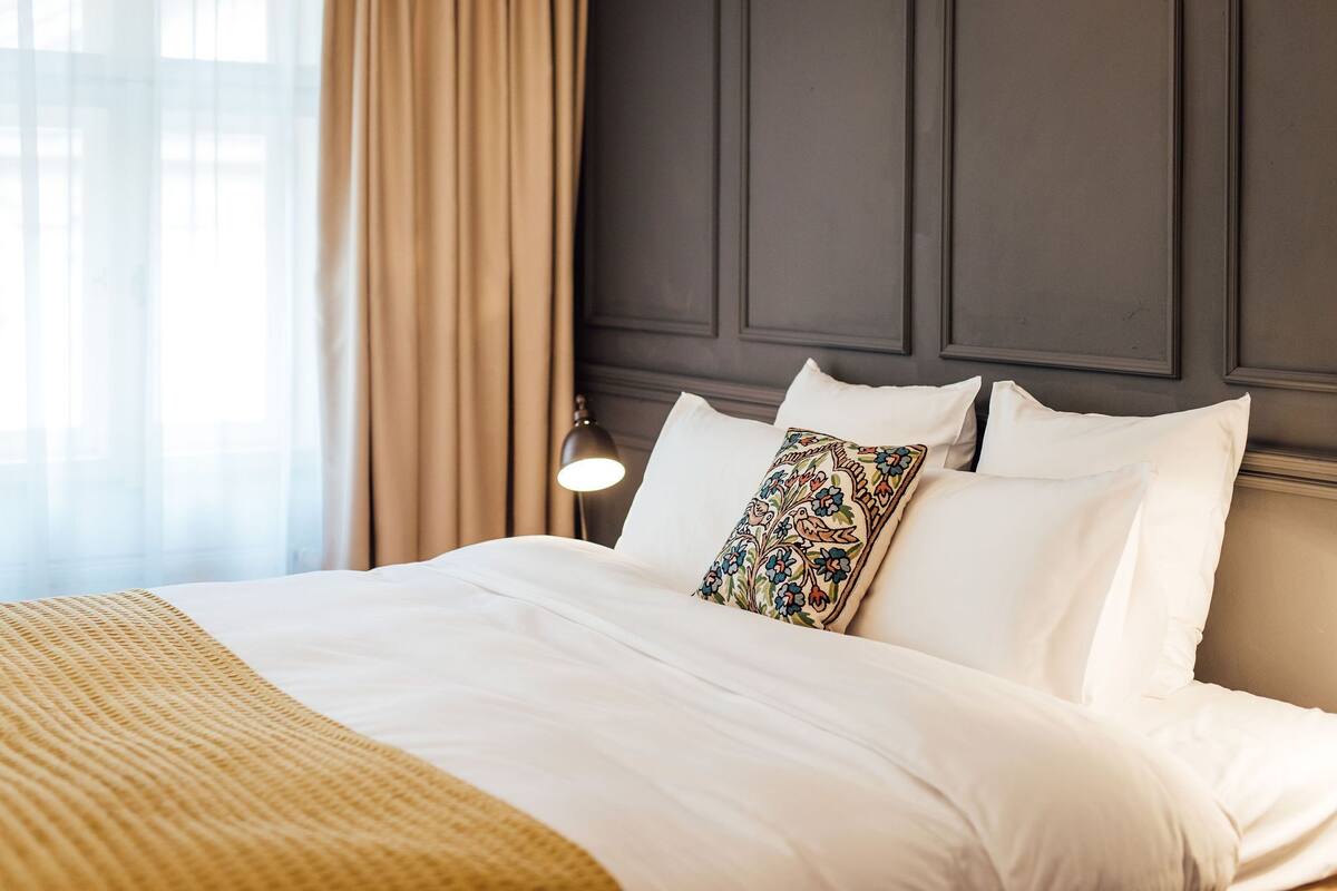 In-room safe, blackout curtains, soundproofing