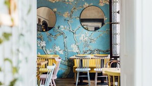 Free daily buffet breakfast - Nana Macs (Prague)