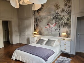 Individually decorated, desk, iron/ironing board, free WiFi - Domaine des Longrais (Saint-Thurial)