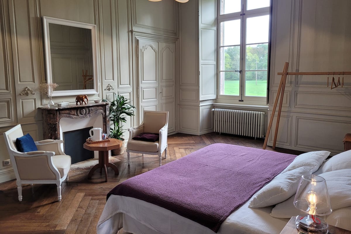 Individually decorated, desk, iron/ironing board, free WiFi