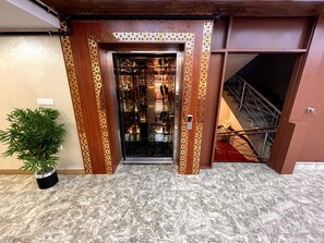 Elevator - El Emin İstanbul Hotel (Istanbul)