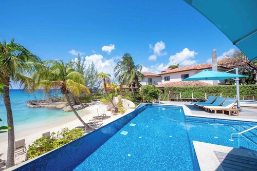 Casa Luna 15: Luxe Oasis South of 7Mile Beach w/Beach Cove, Pool, Heated Spa + Gym