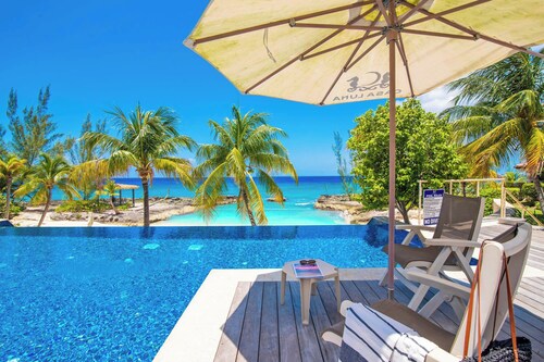 Casa Luna 15: Luxe Oasis South of 7Mile Beach w/Beach Cove, Pool, Heated Spa + Gym