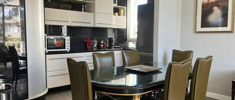 تناول الطعام